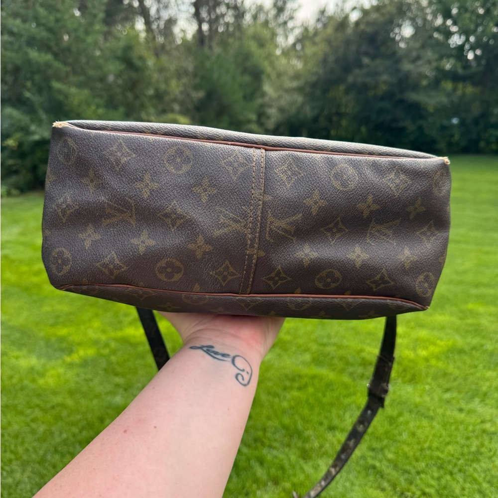 Authentic Louis Vuitton Saumur 36 Monogram Messenger Bag - Picture 9 of 10